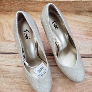 Fioni Goldtone Heels - Jubilee